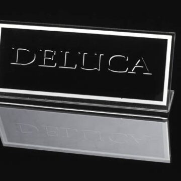 Logoskilt- Deluca